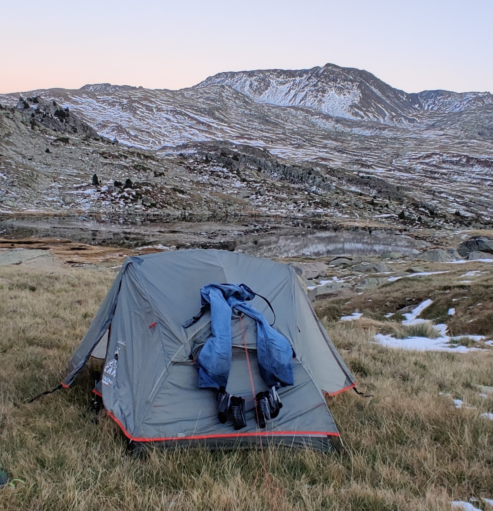 ma tente et de la montage en fond
